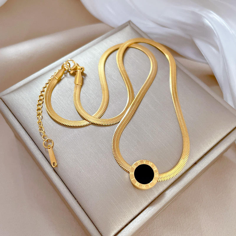 Black Roman Embrace Necklace